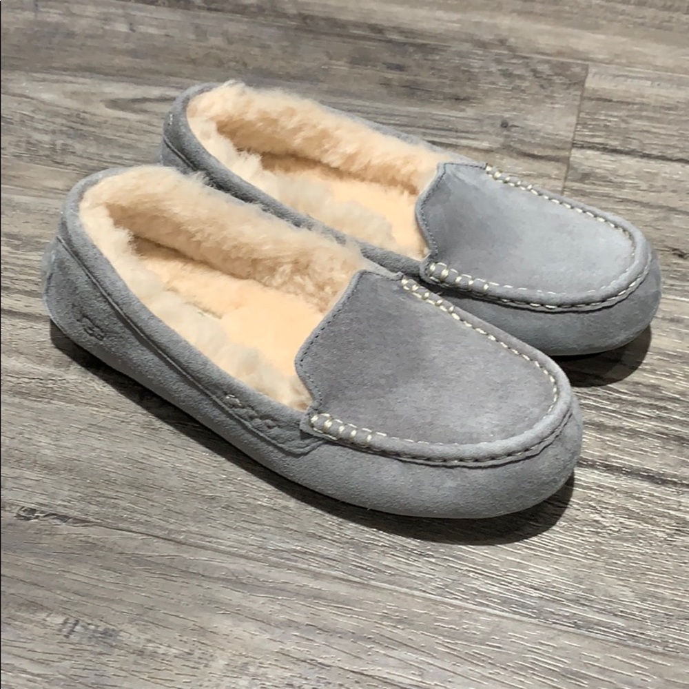 NIB UGG Water Resistant Light Gray Ansley Slippers